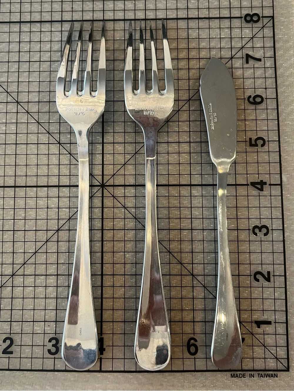 Hartford (Stainless) by ROBERTS & BELK Dinner Forks (2) and bonus butter knife